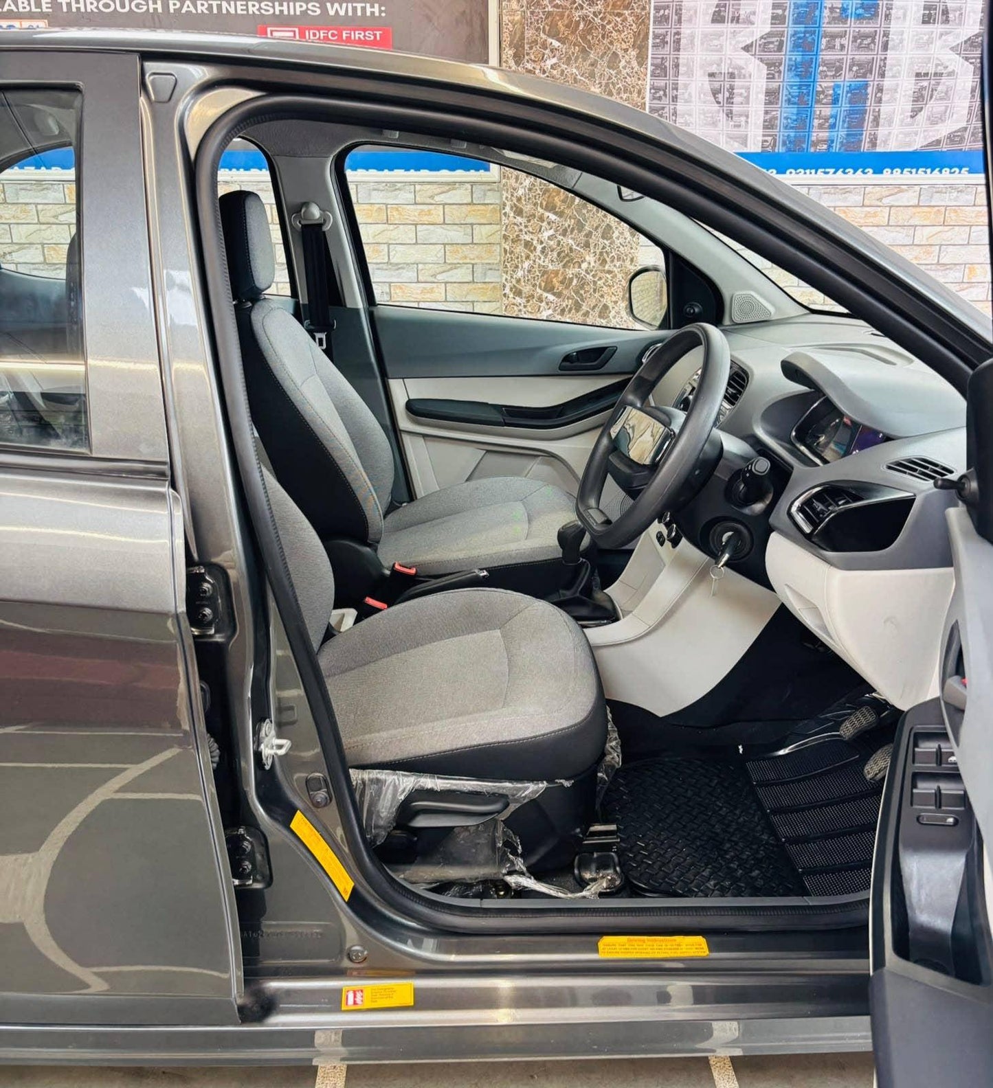 18,000 KMS TATA TIAGO 1.2 CNG TWN XM (2025)