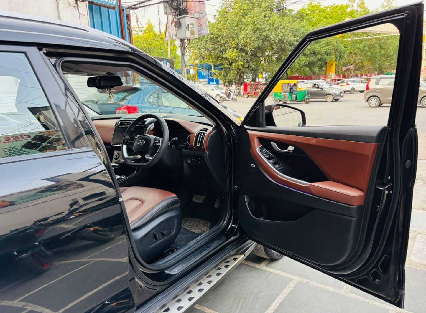 39,000 KMS HYUNDAI ALCAZAR SIGNATURE (O) 6 STR 1.5 DCT PETROL (2023)