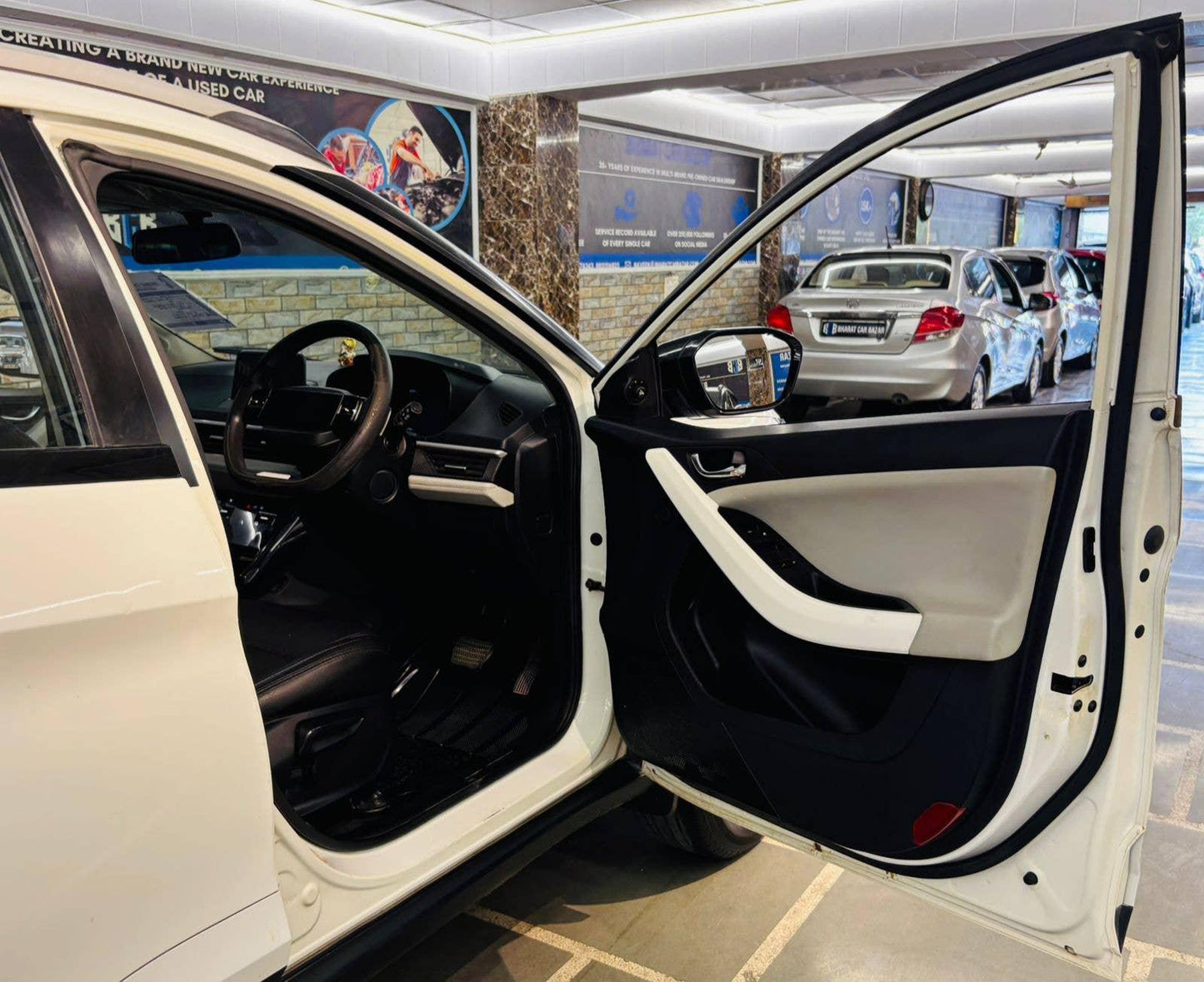 22,000 KMS TATA NEXON 1.2 CREATIVE AMT PETROL (2023)