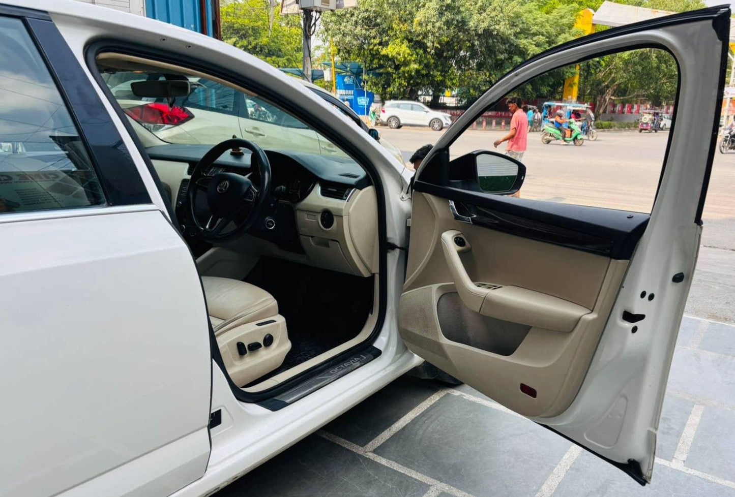 SKODA OCTAVIA STYLE PLUS 1.8 TSI AT PETROL (2017)