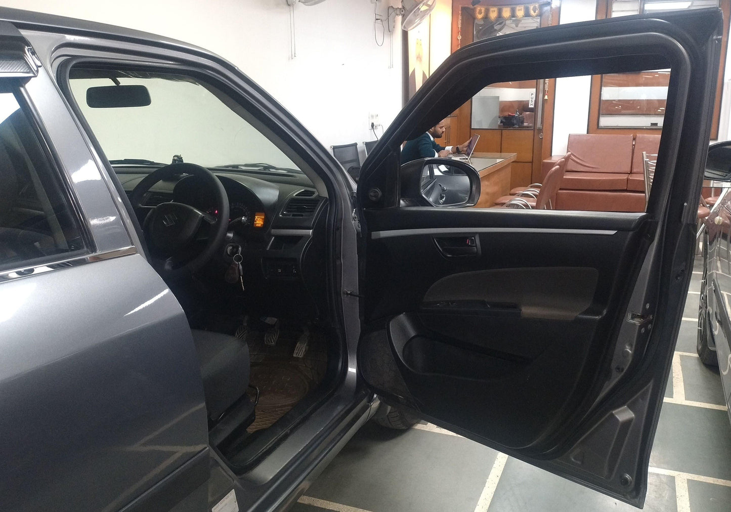 MARUTI SWIFT LXI (O) PETROL (2017)