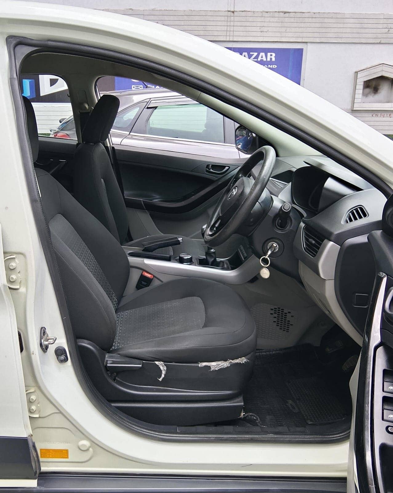 39,000 KMS TATA NEXON XM 1.5 RTQ DIESEL (2018)