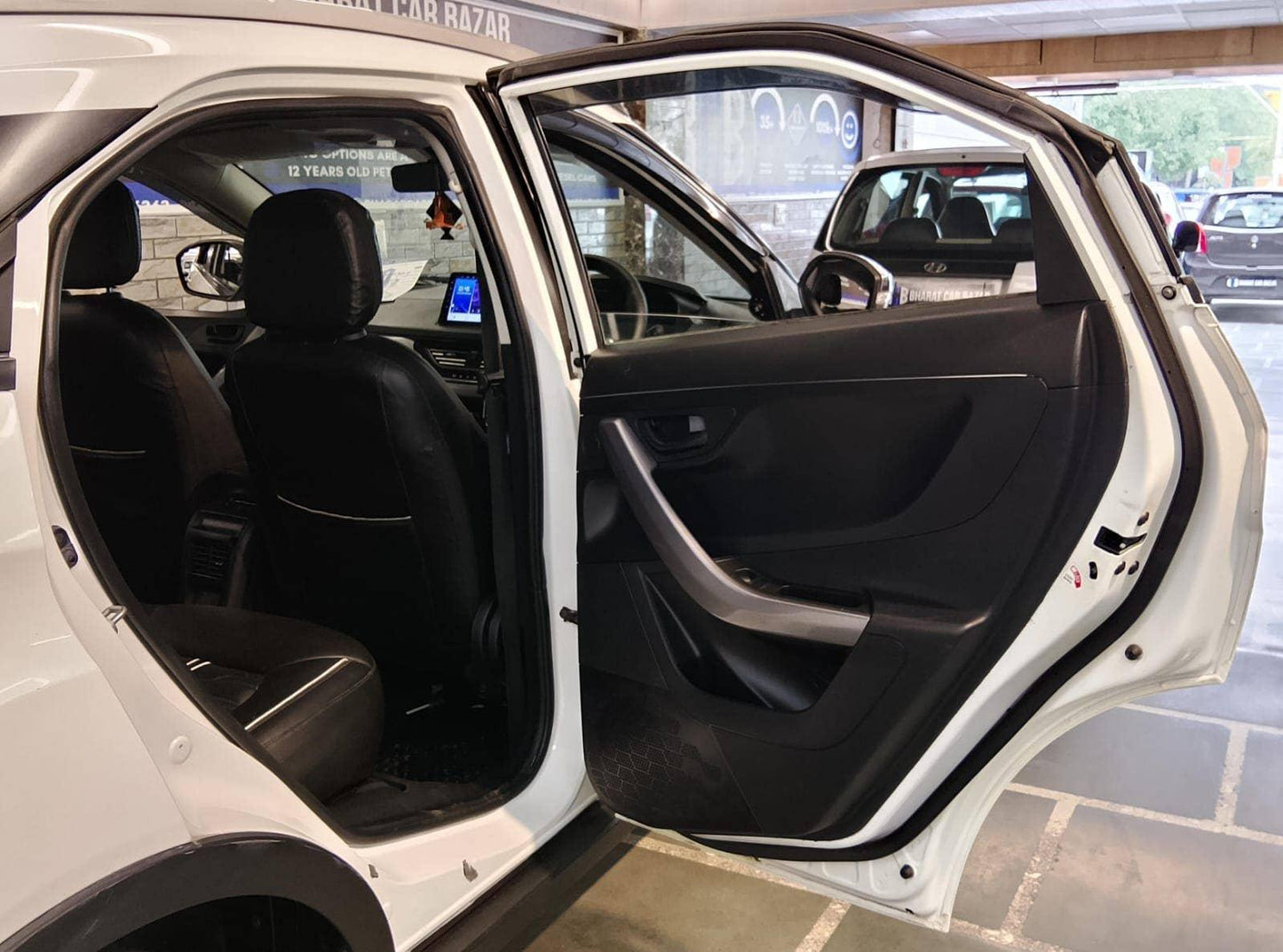 30,000 KMS TATA NEXON 1.2 XM+ S RTN PETROL (2023)