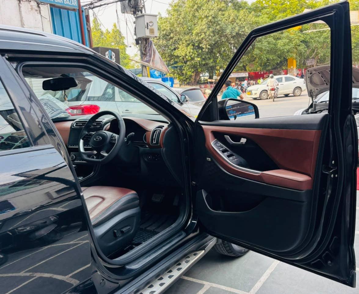 39,000 KMS HYUNDAI ALCAZAR SIGNATURE (O) 6 STR 1.5 DCT PETROL (2023)