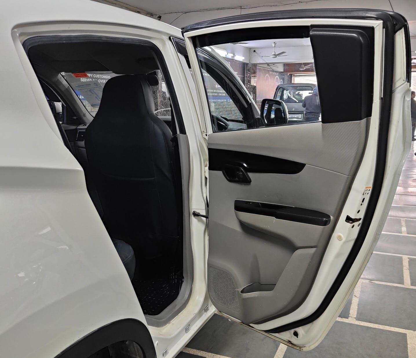 MAHINDRA KUV 100 K4 DIESEL (2016)