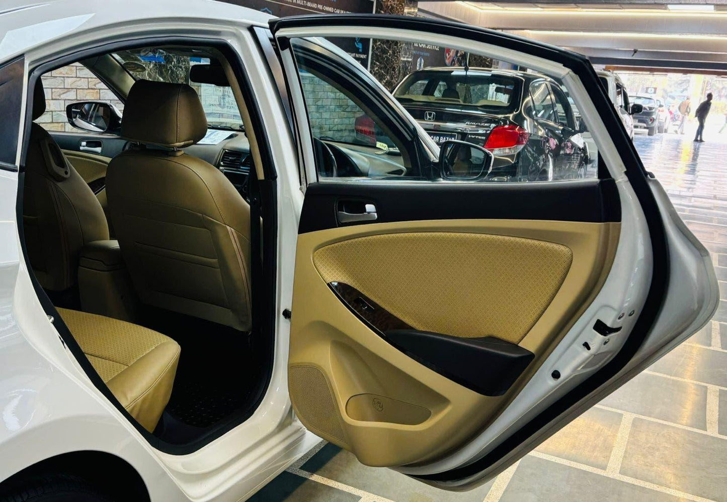 8,000 KMS HYUNDAI VERNA 1.6 SX (O) PETROL (2015)