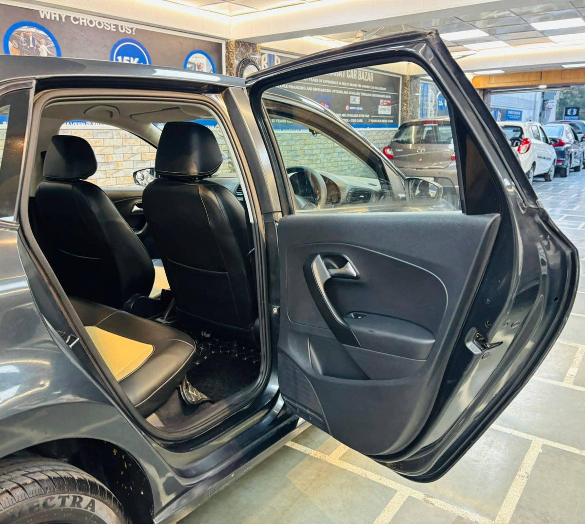 37,000 KMS VOLKSWAGEN POLO 1.2 MPI COMFOTLINE MT PETROL (2016)