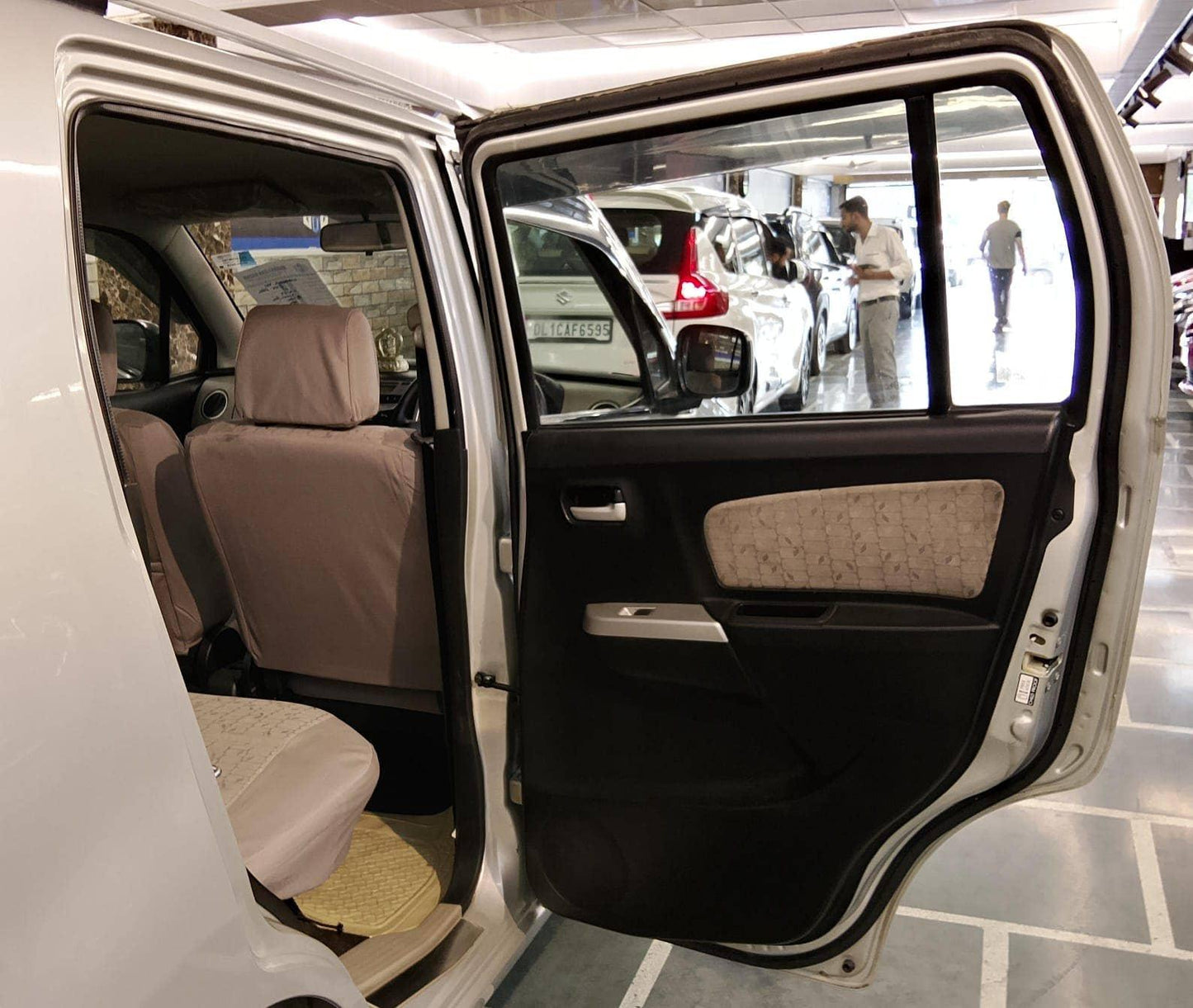 30,000 KMS MARUTI WAGONR VXI PETROL (2015)