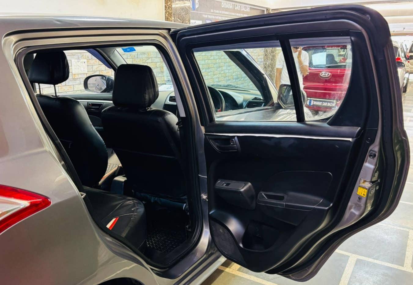 25,000 KMS MARUTI SWIFT LXI PETROL (2017)