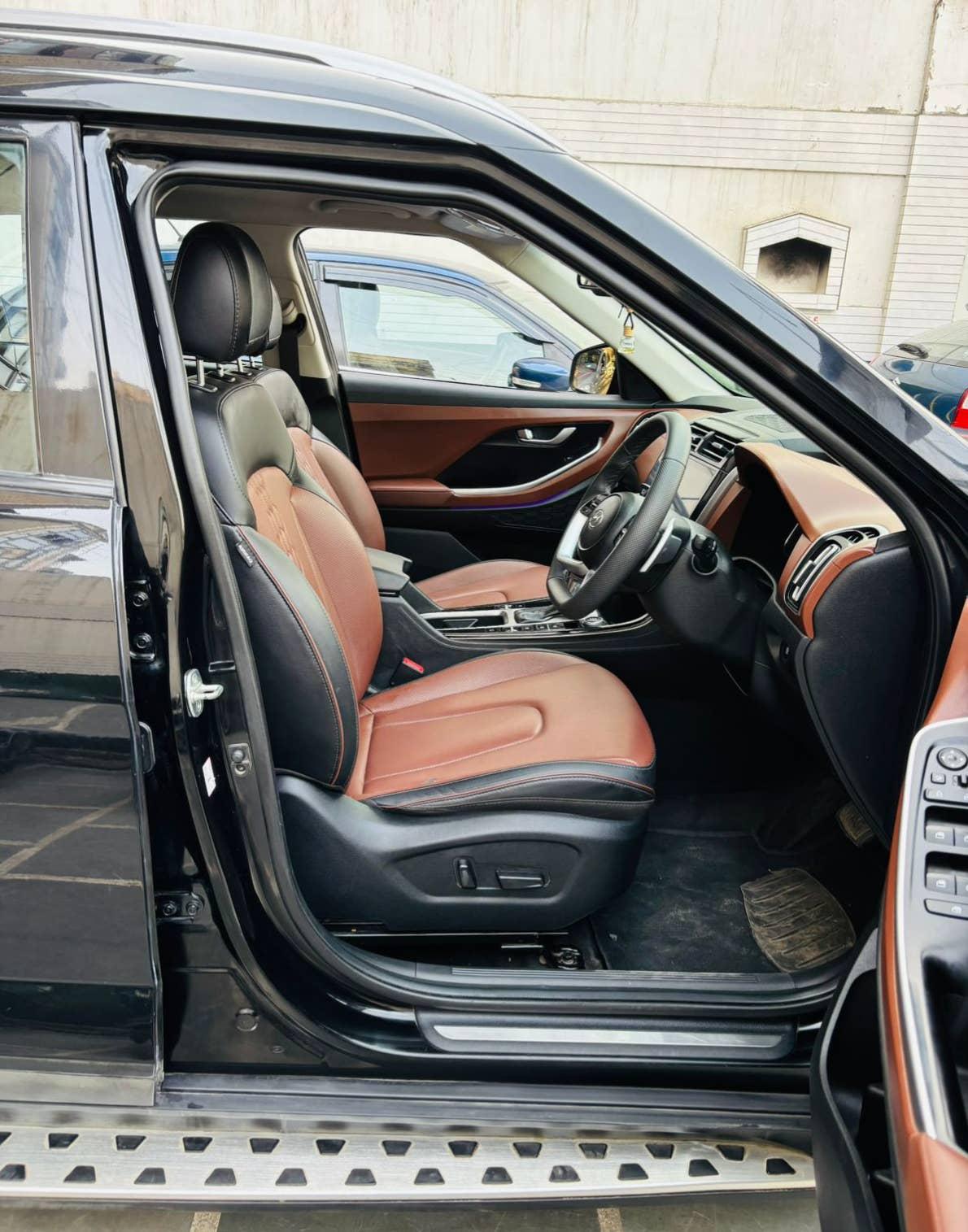 39,000 KMS HYUNDAI ALCAZAR SIGNATURE (O) 6 STR 1.5 DCT PETROL (2023)
