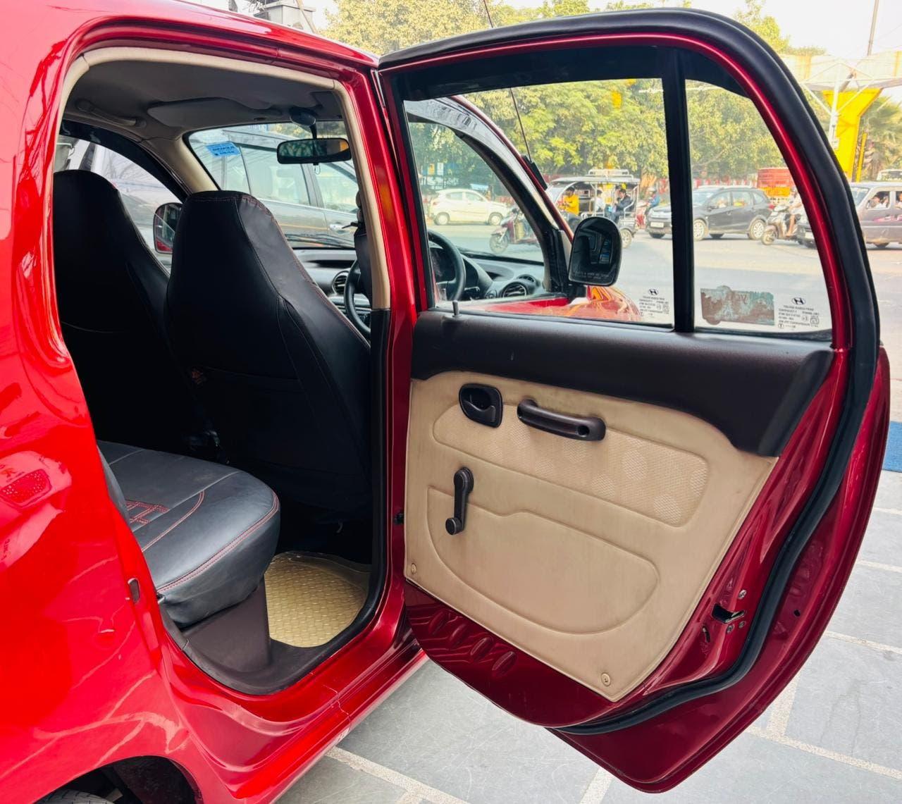 39,000 KMS HYUNDAI SANTRO GL PETROL (2013)