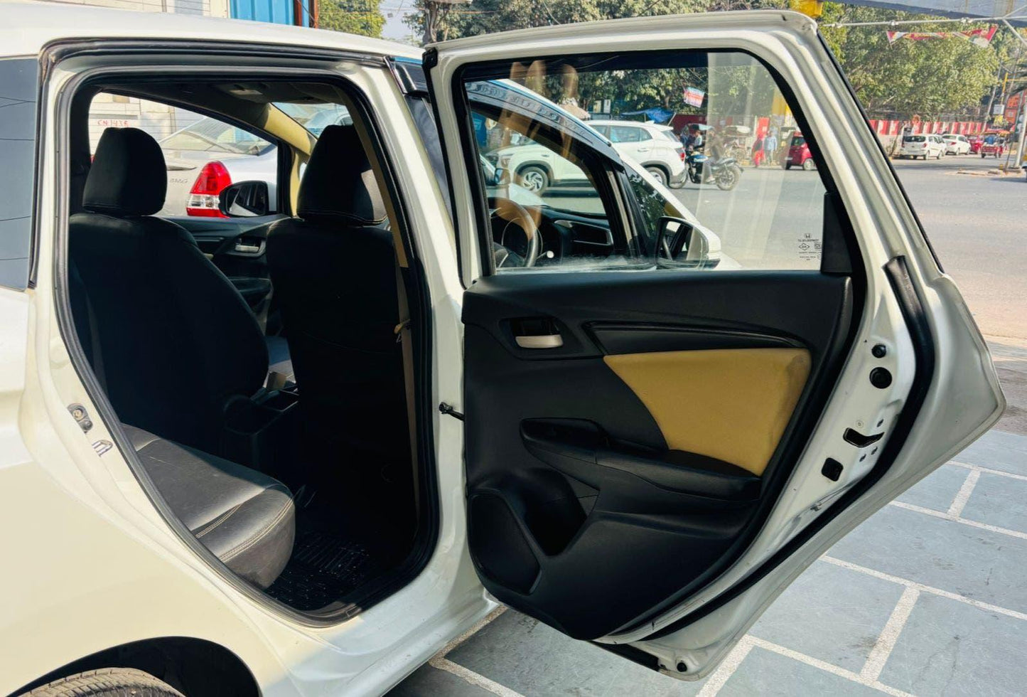 22,000 KMS HONDA JAZZ 1.2 S MT PETROL (2017)