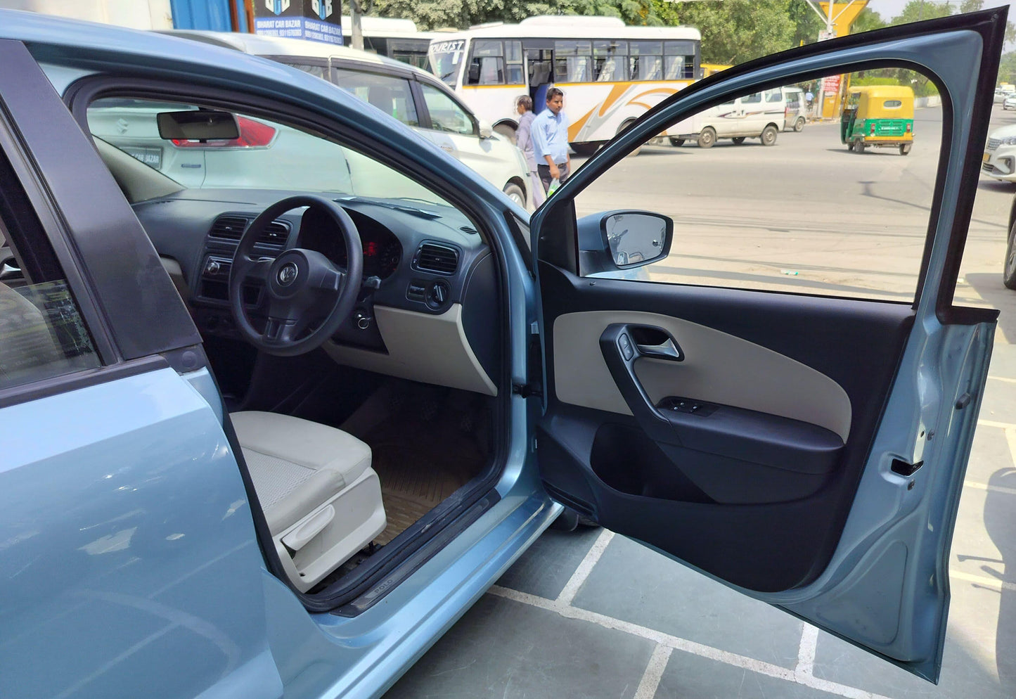 12,000 KMS VOLKSWAGEN POLO COMFORT LINE PETROL (2011)