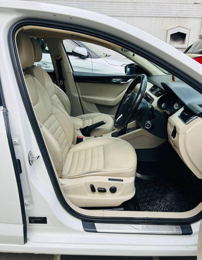 SKODA OCTAVIA STYLE PLUS 1.8 TSI AT PETROL (2017)