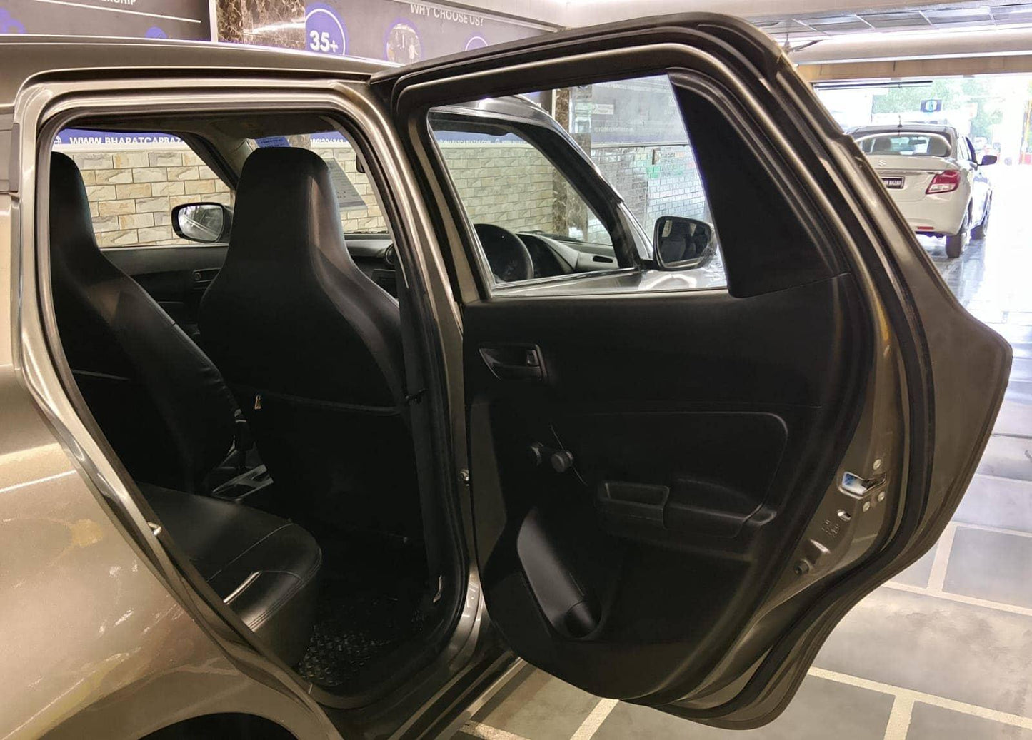 19,000 KMS MARUTI SWIFT LXI PETROL (2019)