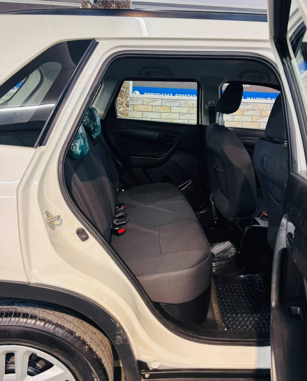 12,000 KMS MARUTI BREZZA VXI (O) PETROL (2022)