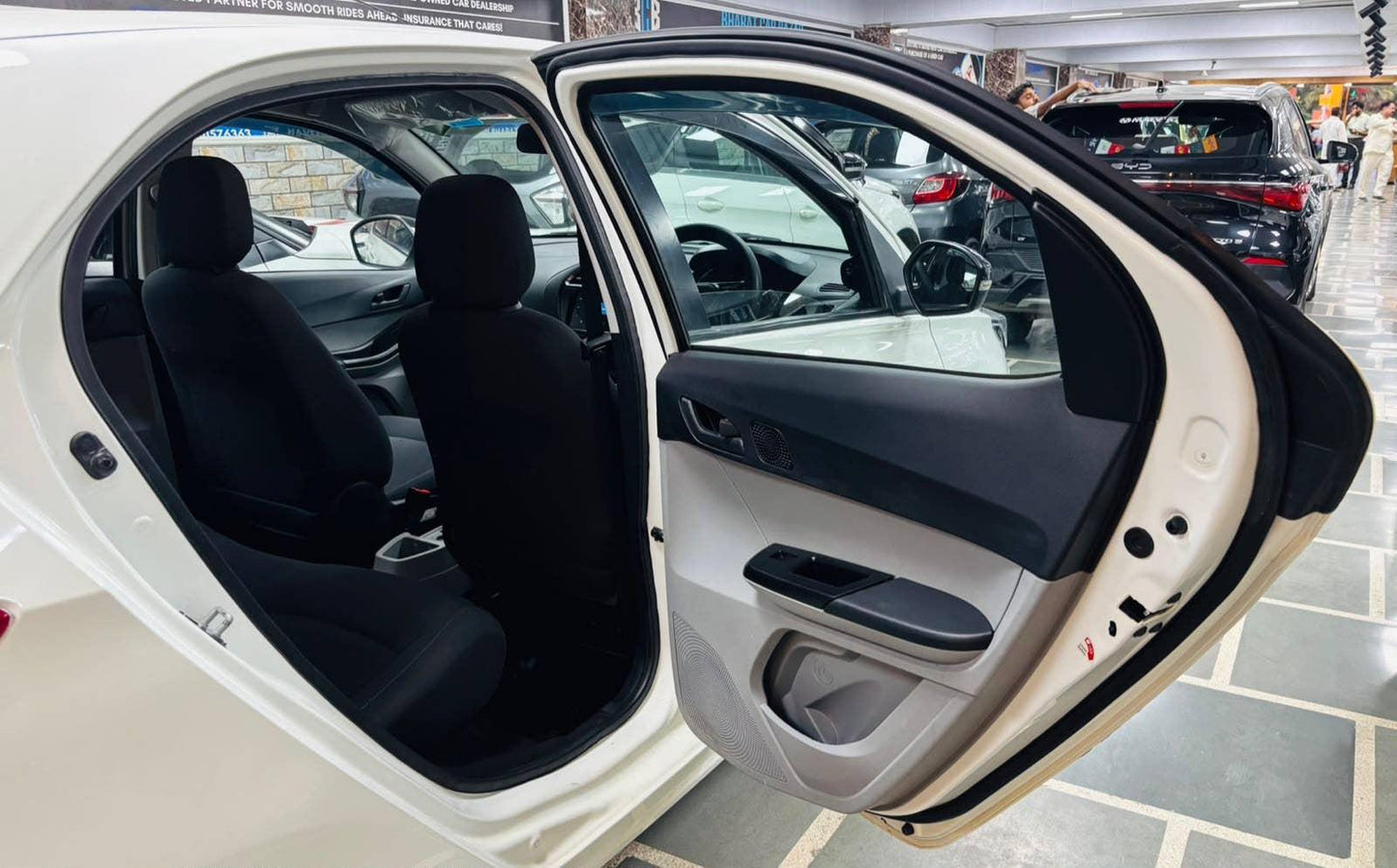 33,000 KMS TATA TIAGO XTA 1.2 I-CNG TWN (2024)