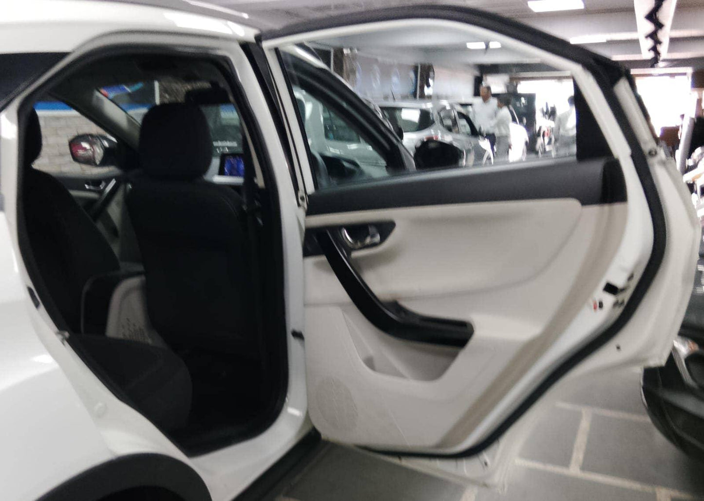 48,000 KMS TATA NEXON XZ 1.2 PETROL (2021)