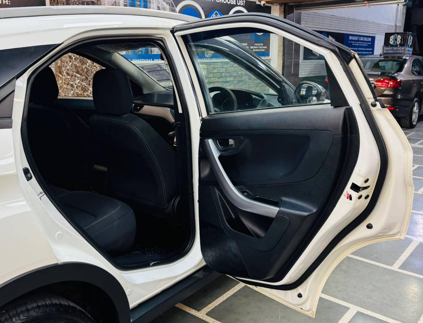 23,000 KMS TATA NEXON 1.2 XM S RTN CNG (2023)