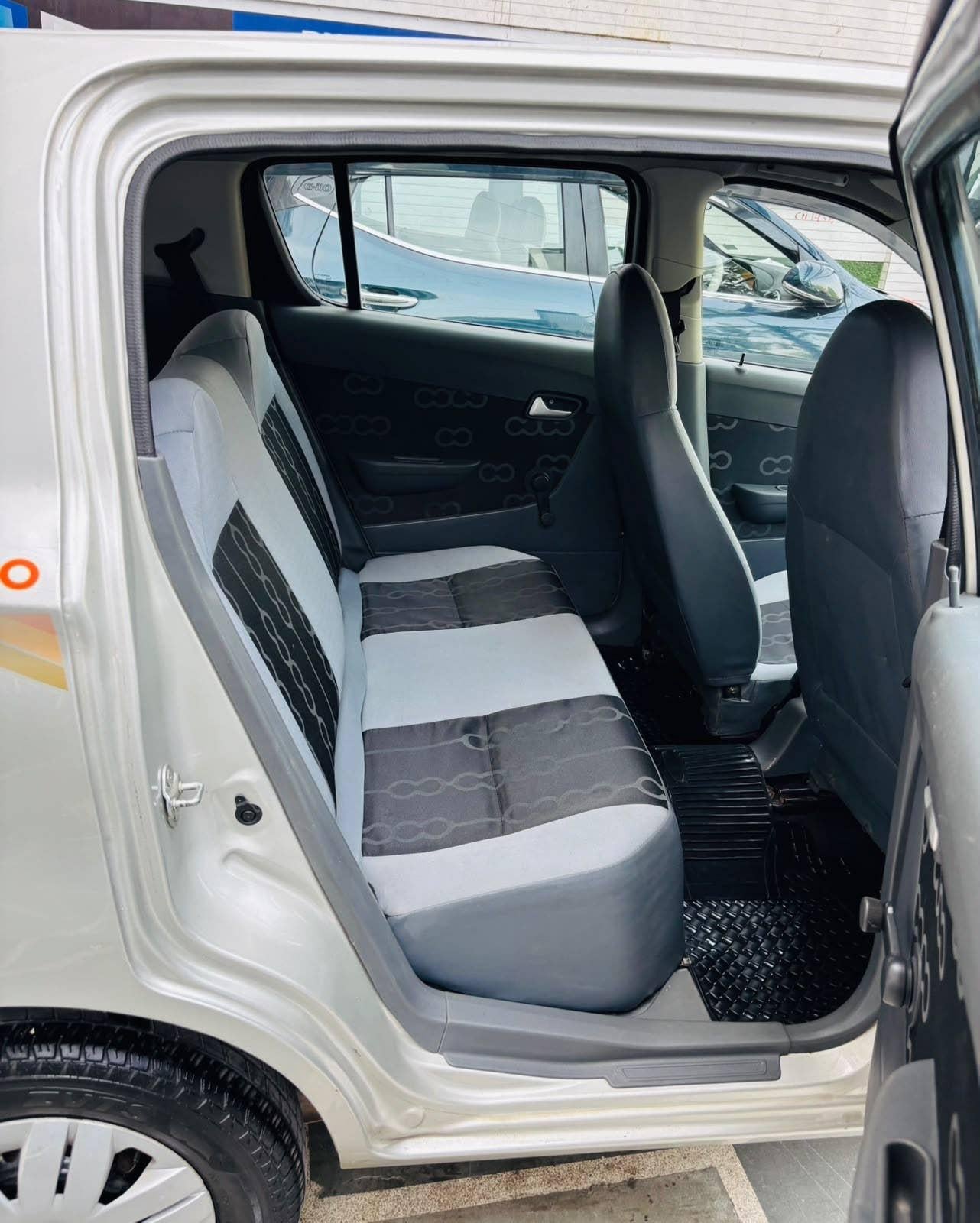 19,000 KMS MARUTI ALTO 800 LXI PETROL (2015)