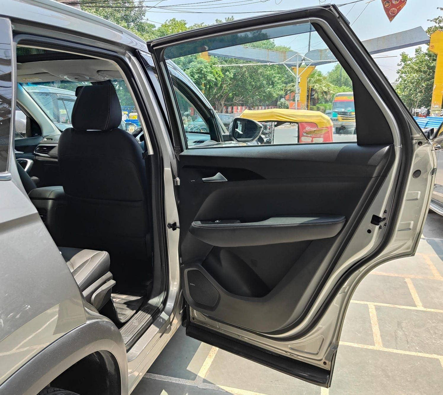 11,000 KMS MORRIS GARAGES HECTOR SHARP HYBRID MT 1.5 PETROL (2020)