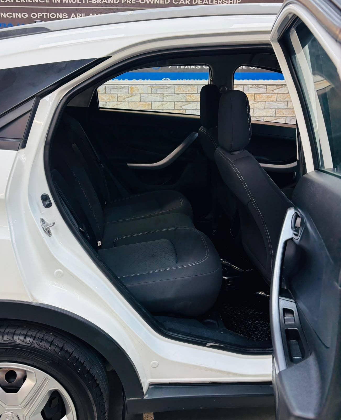 23,000 KMS TATA NEXON 1.2 XM S RTN CNG (2023)