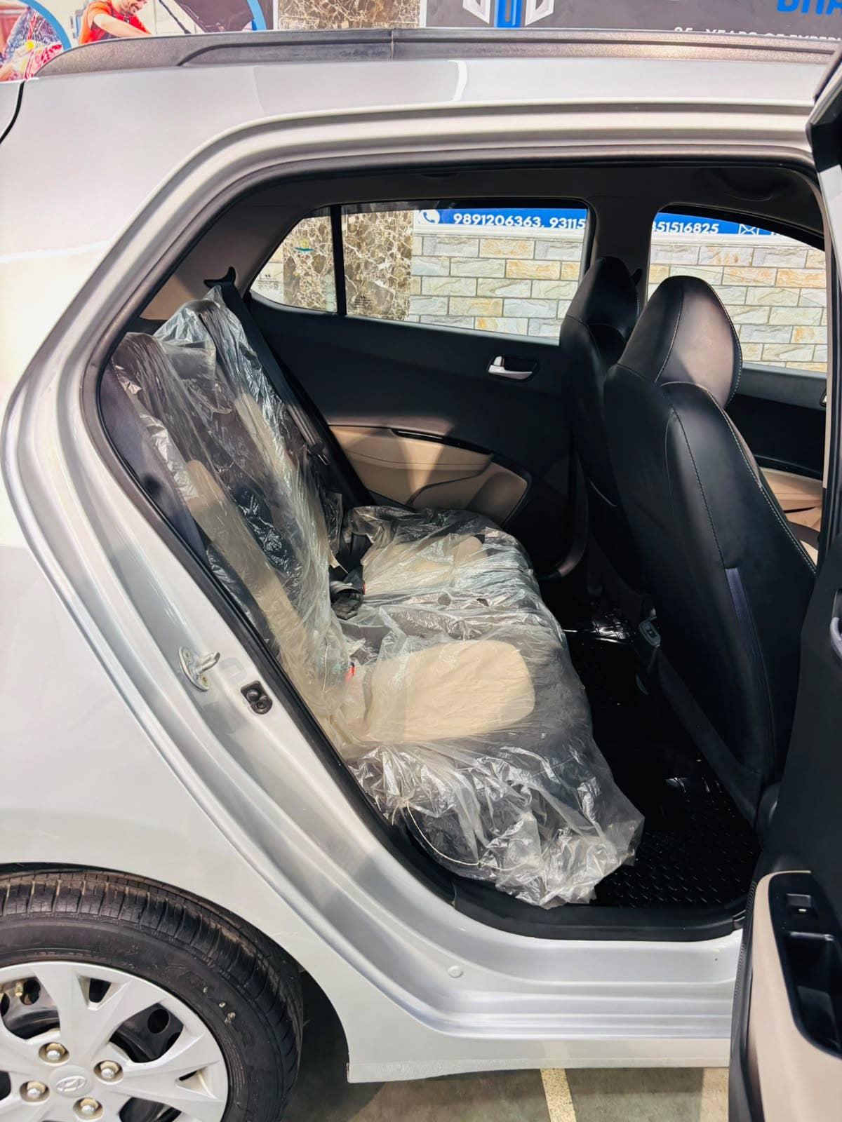 12,000 KMS HYUNDAI GRAND I10 1.2 SPORTZ (2016)