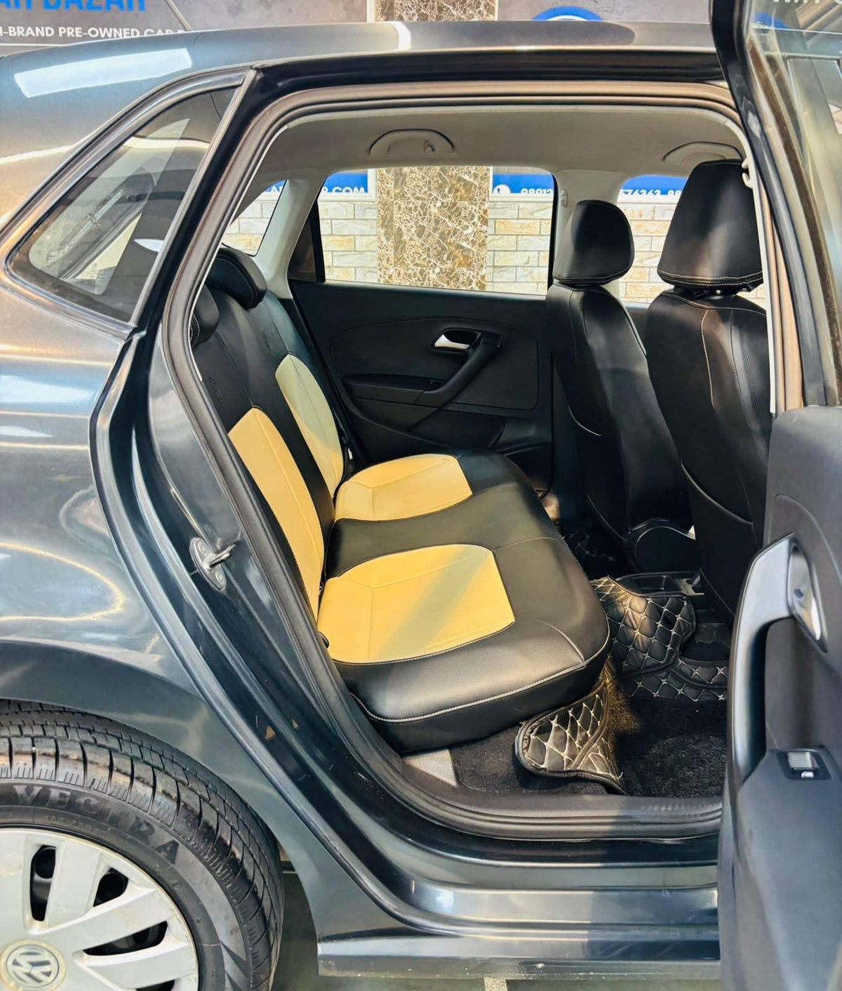 37,000 KMS VOLKSWAGEN POLO 1.2 MPI COMFOTLINE MT PETROL (2016)