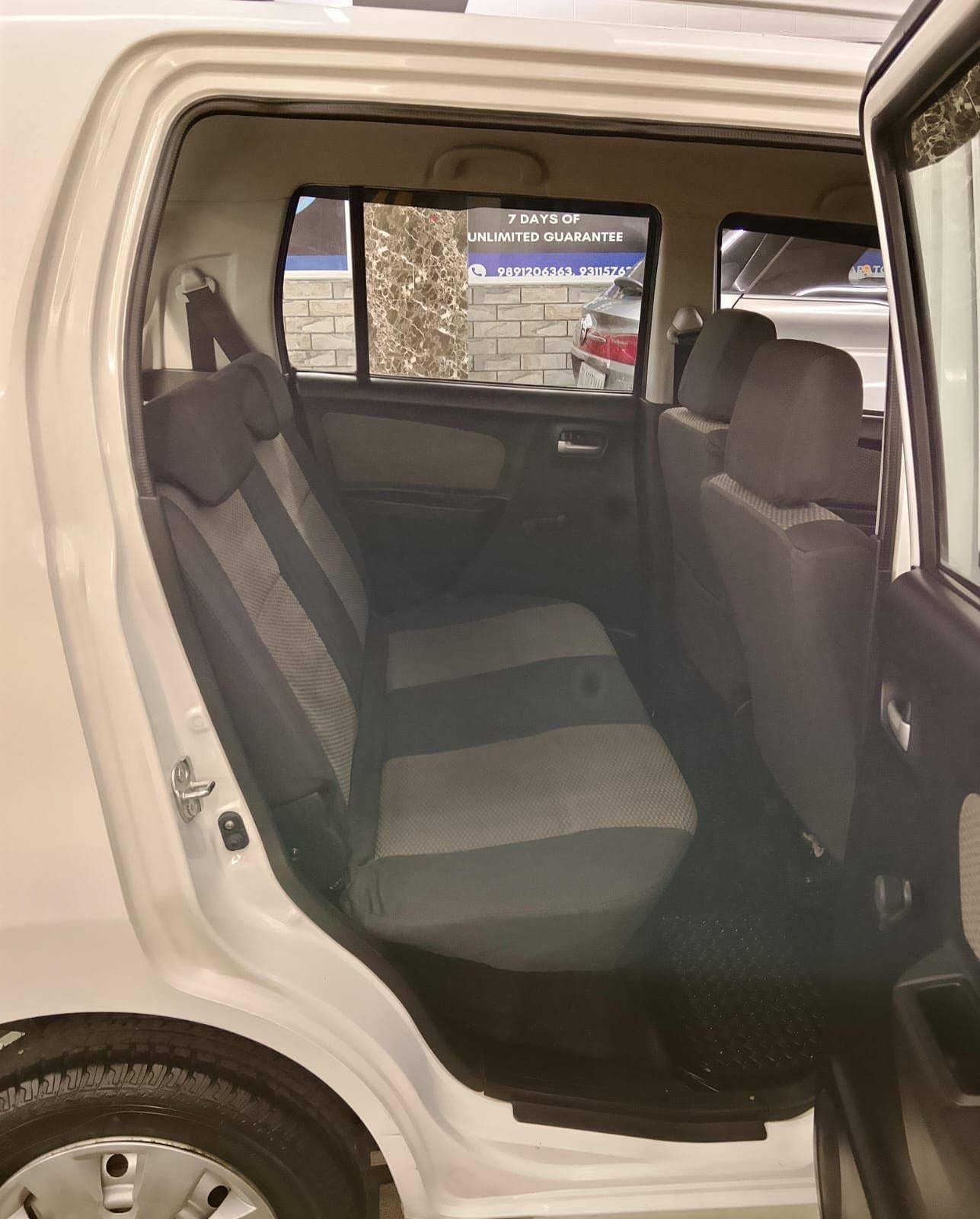 2,000 KMS MARUTI WAGONR LXI PETROL (2014)