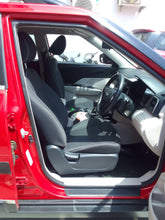 Load image into Gallery viewer, MAHINDRA XUV 300 W6 PETROL (2021)
