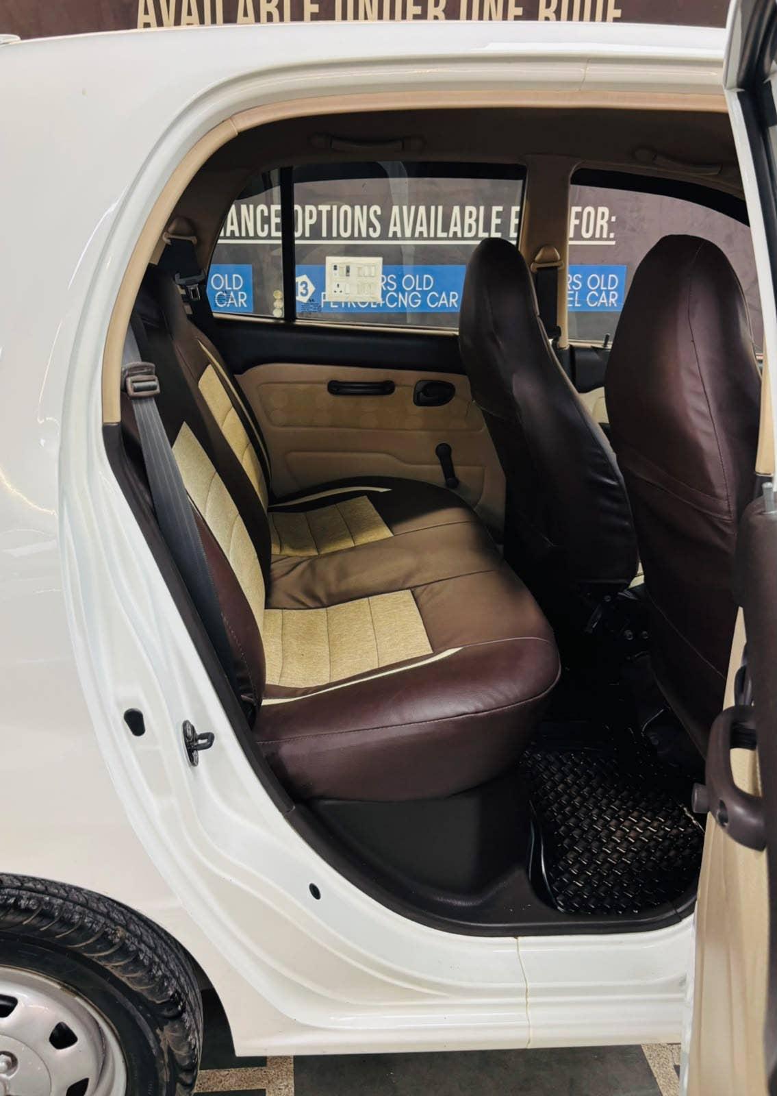 9,000 KMS HYUNDAI SANTRO GL PETROL (2014)