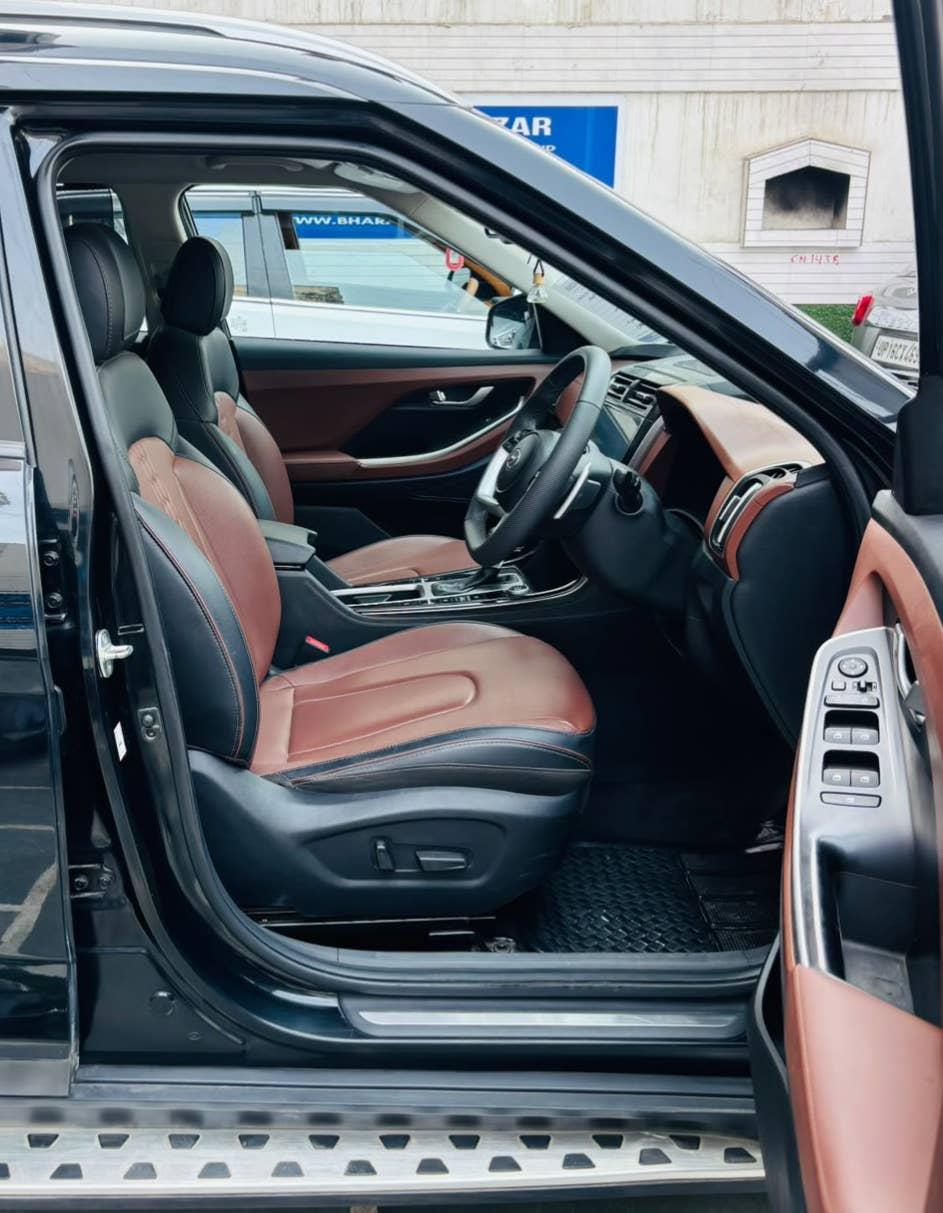 39,000 KMS HYUNDAI ALCAZAR SIGNATURE (O) 6 STR 1.5 DCT PETROL (2023)