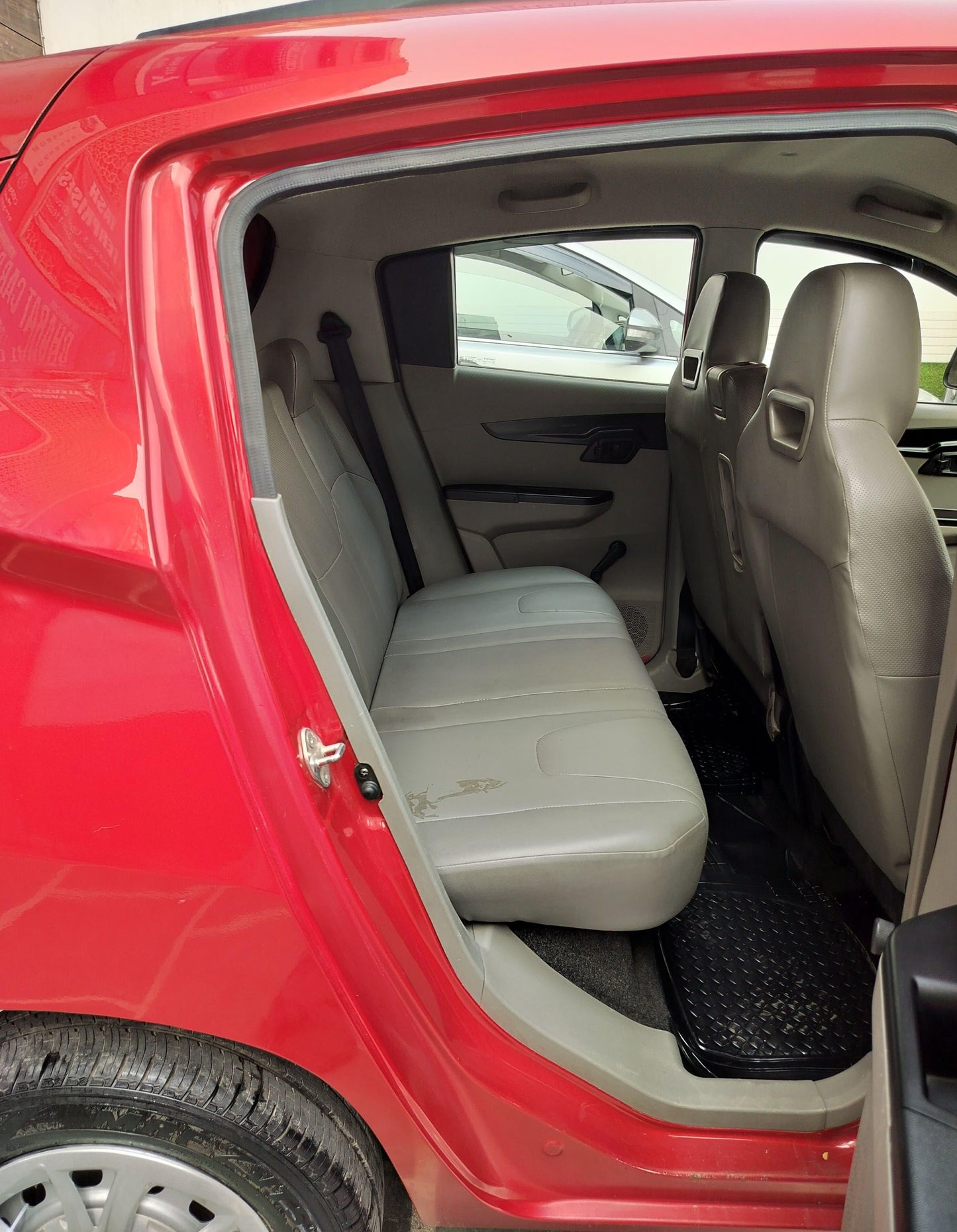 27,000 KMS MAHINDRA KUV 100 K2 PETROL (2016)