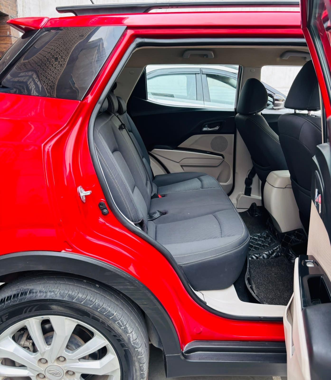 43,000 KMS MAHINDRA XUV 300 W8 DIESEL (2019)