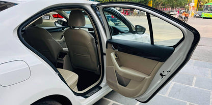 SKODA OCTAVIA STYLE PLUS 1.8 TSI AT PETROL (2017)