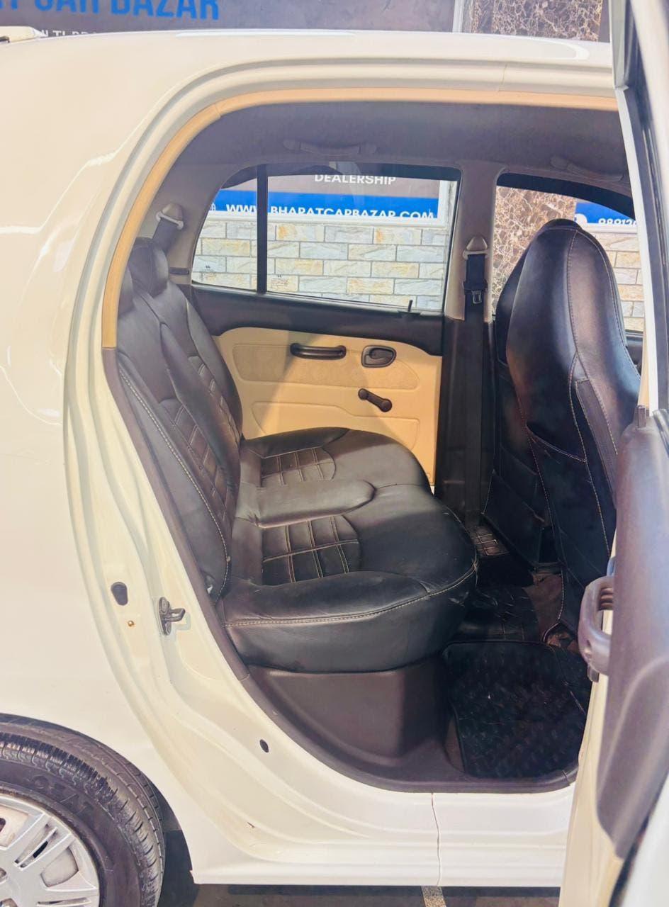 HYUNDAI SANTRO GL PETROL (2011)