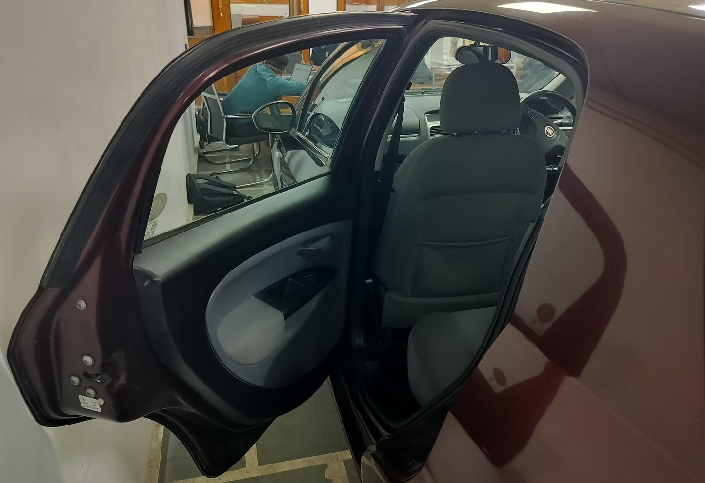 30,000 KMS FIAT PUNTO EMOTION PETROL (2014)