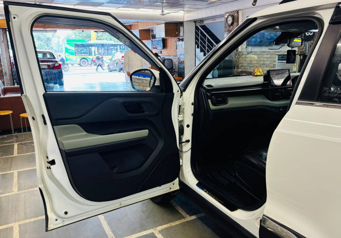 14,000 KMS TATA PUNCH 1.2 ADVENTURE S I-CNG (2025)