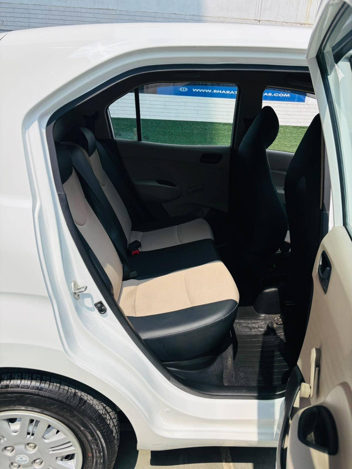 4000 KMS HYUNDAI SANTRO 1.1 ERA EXCUTIVE MT PETROL (2021)