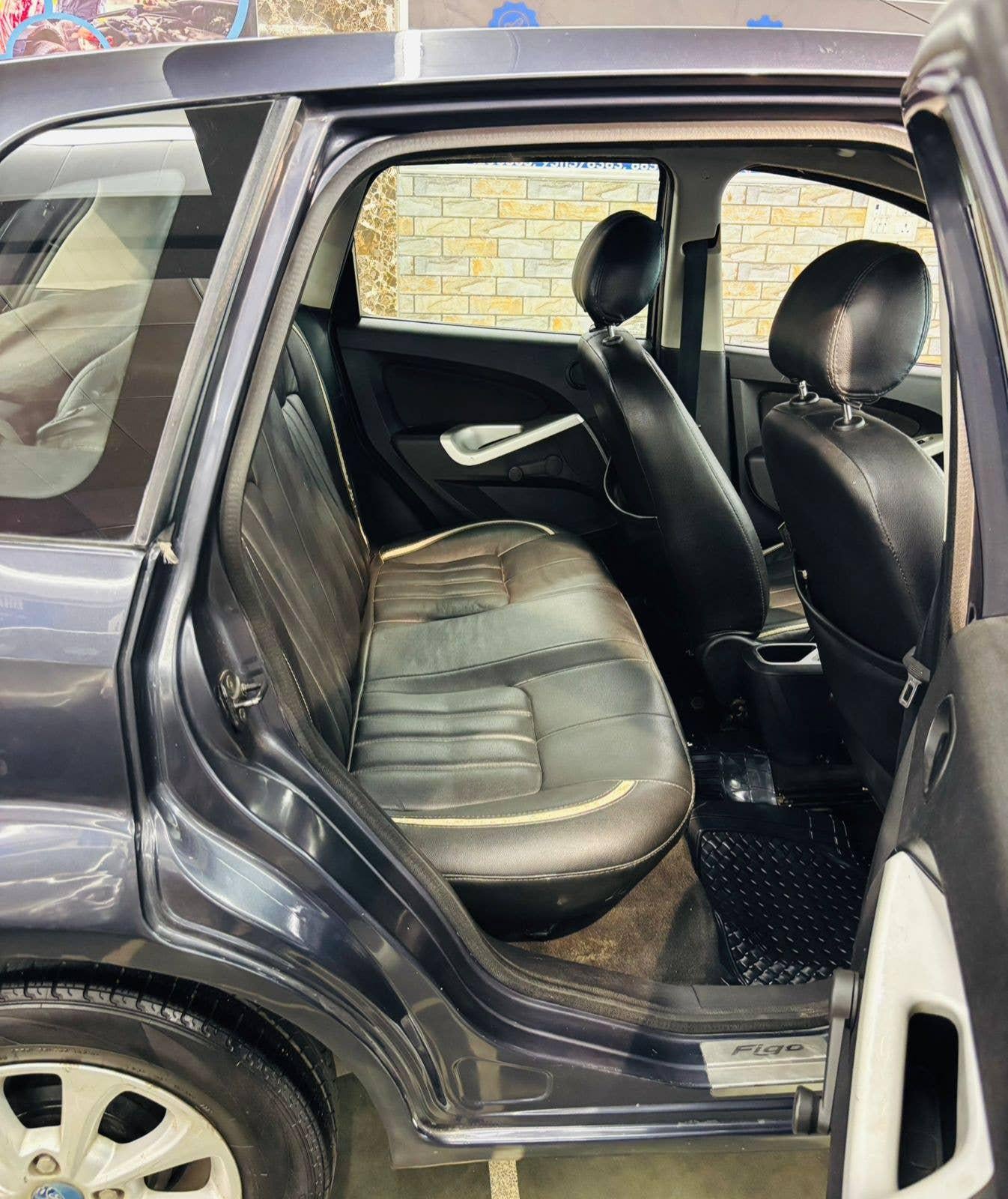 49,000 KMS FORD FIGO 1.2 ZXI PETROL (2012)