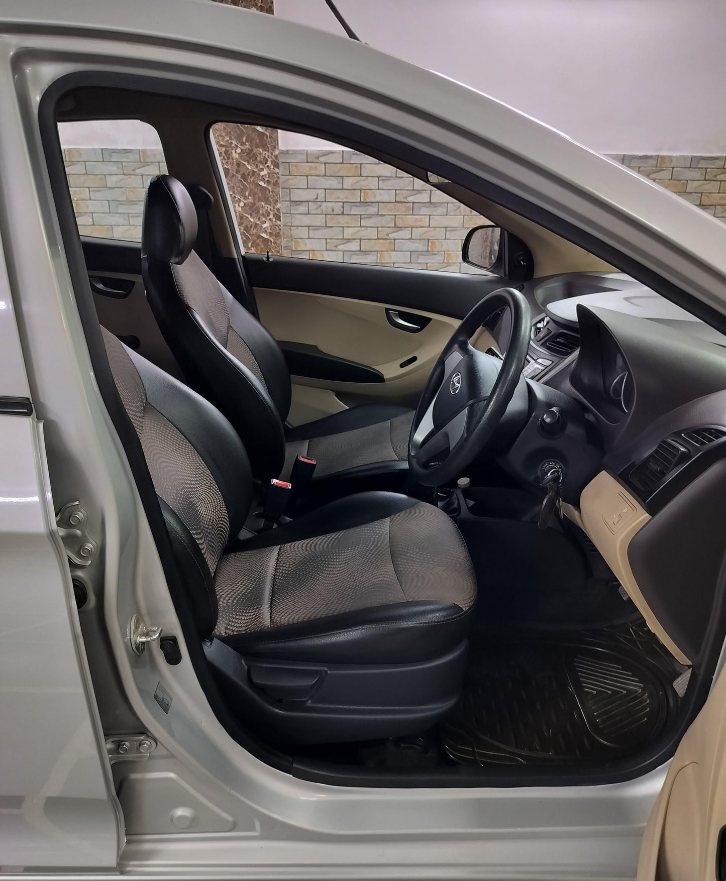 17,000 KMS HYUNDAI EON SPORTZ PETROL (2015)