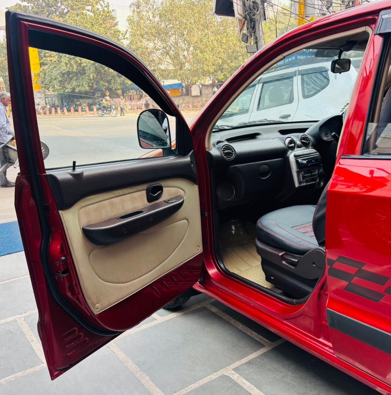 39,000 KMS HYUNDAI SANTRO GL PETROL (2013)