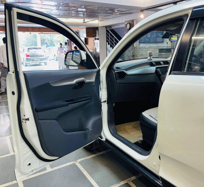 22,000 KMS MAHINDRA KUV 100 K6+ 6STR G NXT PETROL (2018)