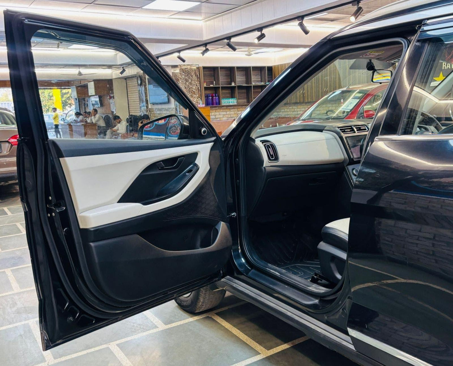 40,000 KMS HYUNDAI CRETA 1.5 MPI MT E PETROL (2022)