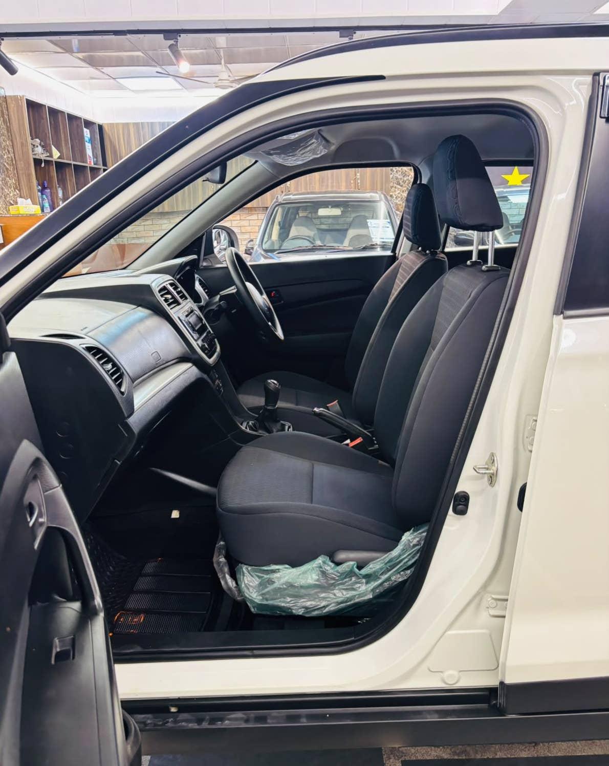 12,000 KMS MARUTI BREZZA VXI (O) PETROL (2022)