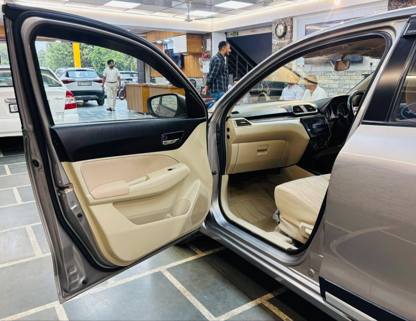 MARUTI DZIRE VXI GREEN CNG (2023)