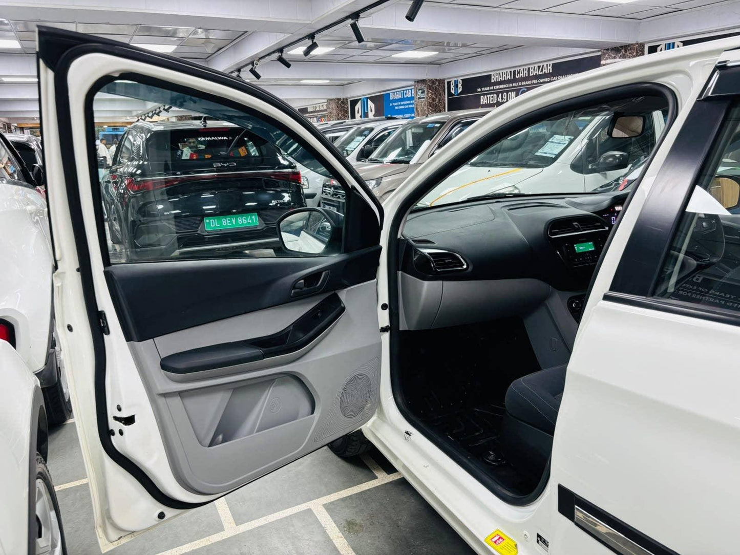 33,000 KMS TATA TIAGO XTA 1.2 I-CNG TWN (2024)