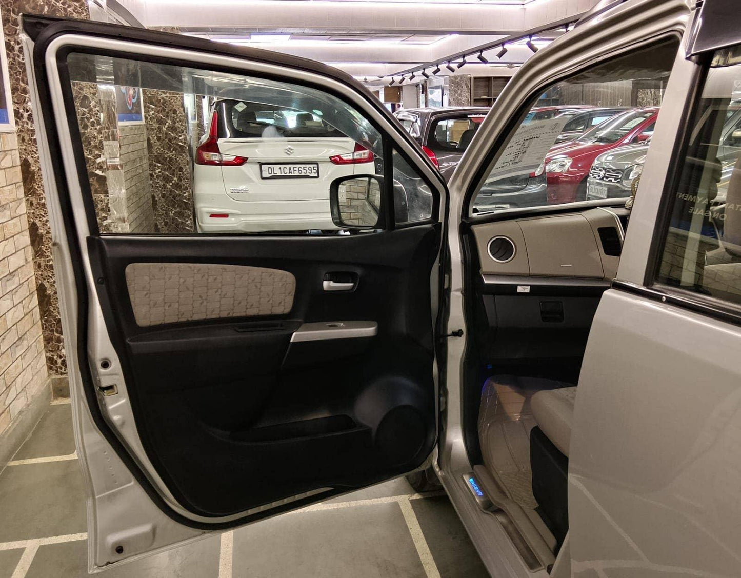 30,000 KMS MARUTI WAGONR VXI PETROL (2015)