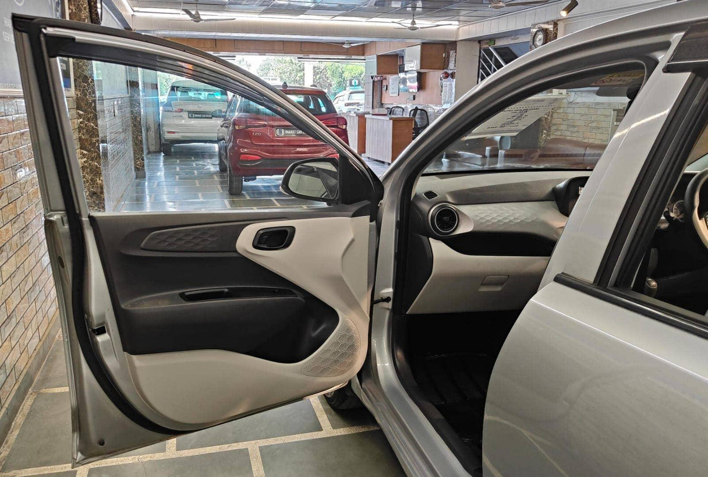 27,000 KMS HYUNDAI GRAND I10 NIOS CORPORATE PETROL (2020)