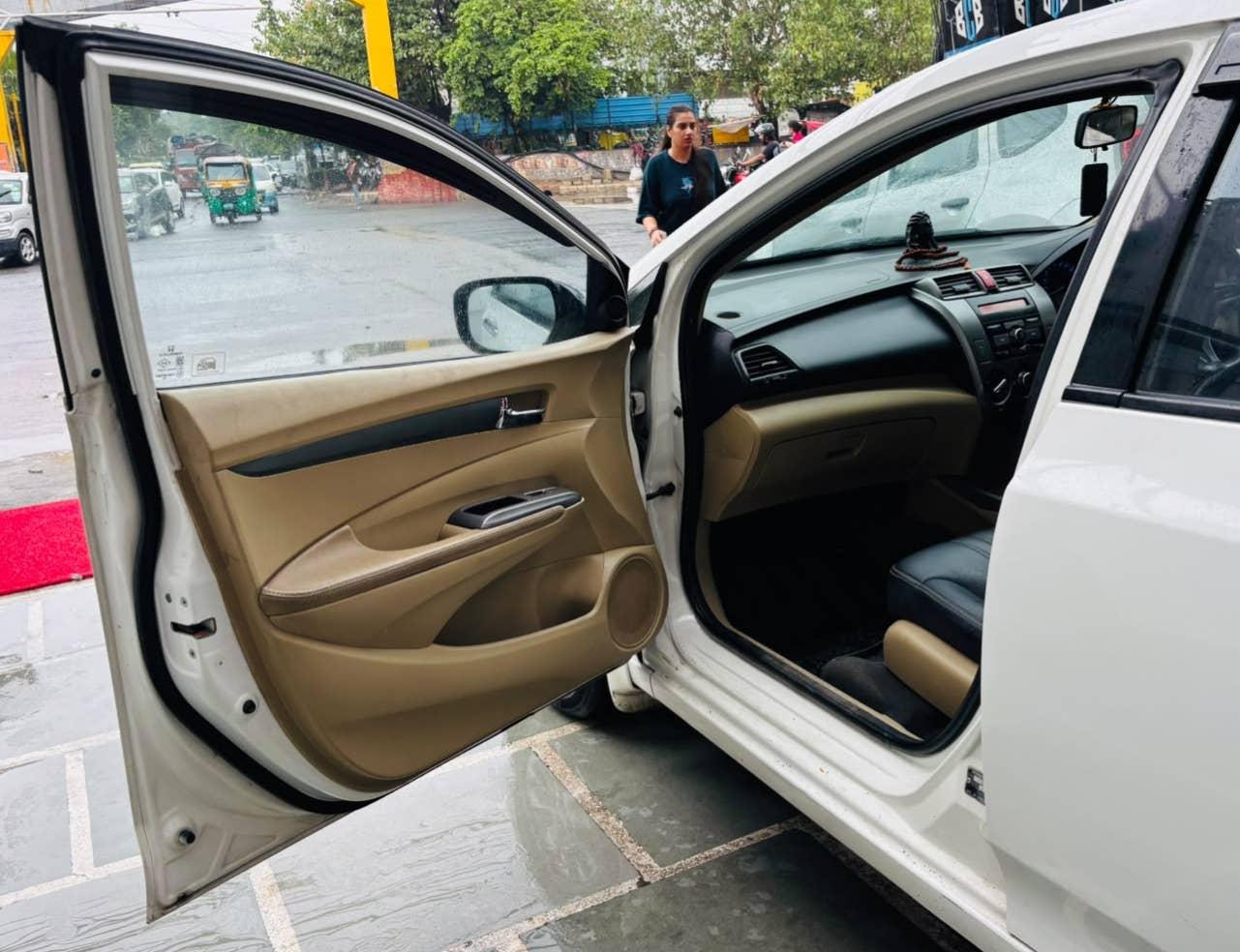 HONDA CITY 1.5 V MT CNG (2012)